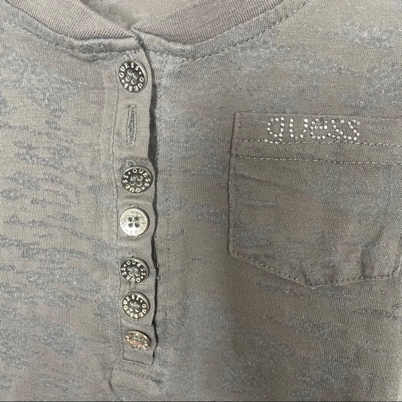 π GUESS bundle t shirts - Picture 9 of 11